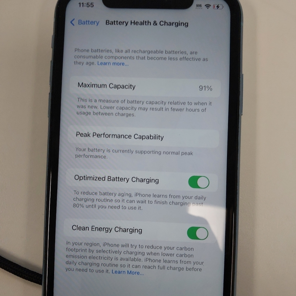 iPhone XR AT&T - Picture 3 of 3